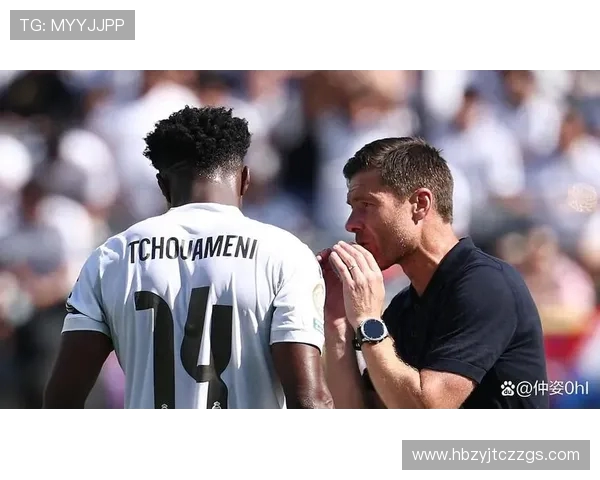 哈维西蒙斯:新星崛起,足球场上的未来之光与无限可能