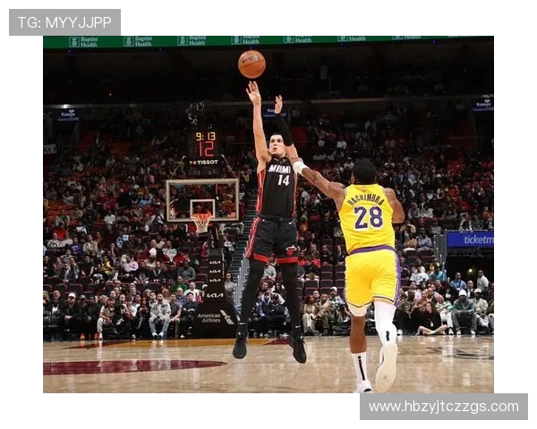 希罗在关键时刻展现绝佳表现湖人与热火的激烈对决引发热议